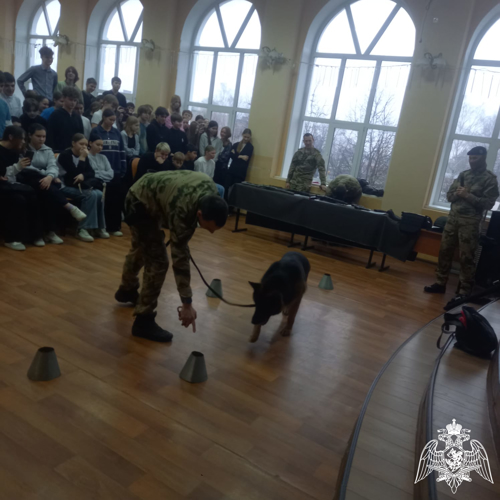 Росгвардейцы провели «Урок Мужества», посвященный Сталинградской битве для ивановских школьников