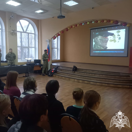 Росгвардейцы провели «Урок Мужества», посвященный Сталинградской битве для ивановских школьников