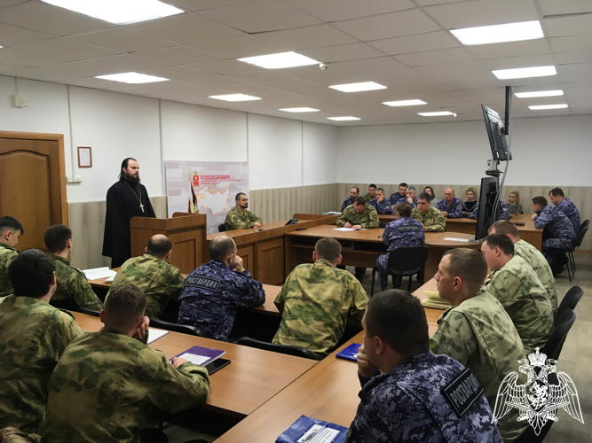 В Иванове в канун празднования Крещения Господня росгвардейцы встретились с представителем духовенства