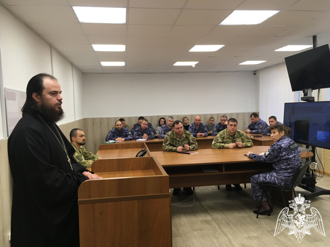 В Иванове в канун празднования Крещения Господня росгвардейцы встретились с представителем духовенства
