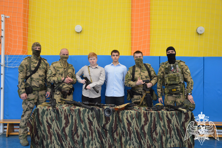 Ивановские школьники пообщались с бойцами ОМОН «Спарта» Росгвардии