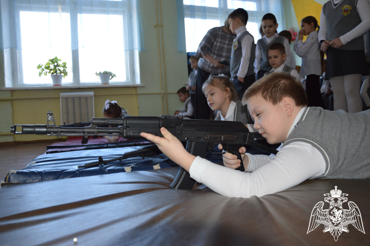 Увлекательную военно-спортивную игру "Зарница" провели сотрудники Управления Росгвардии по Ивановской области для ивановских школьников