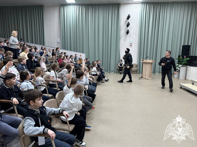 В преддверии Дня защитника Отечества дети из Новоталицкой школы подготовили поздравительные послания бойцам спецназа
