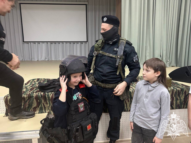 В преддверии Дня защитника Отечества дети из Новоталицкой школы подготовили поздравительные послания бойцам спецназа