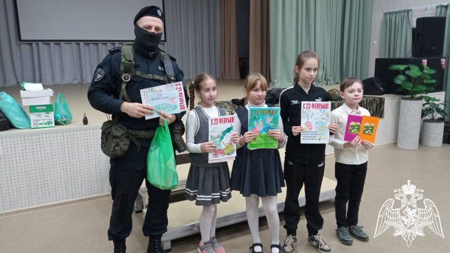 В преддверии Дня защитника Отечества дети из Новоталицкой школы подготовили поздравительные послания бойцам спецназа