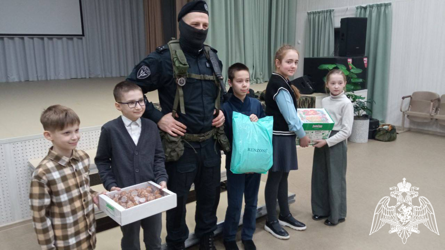 В преддверии Дня защитника Отечества дети из Новоталицкой школы подготовили поздравительные послания бойцам спецназа