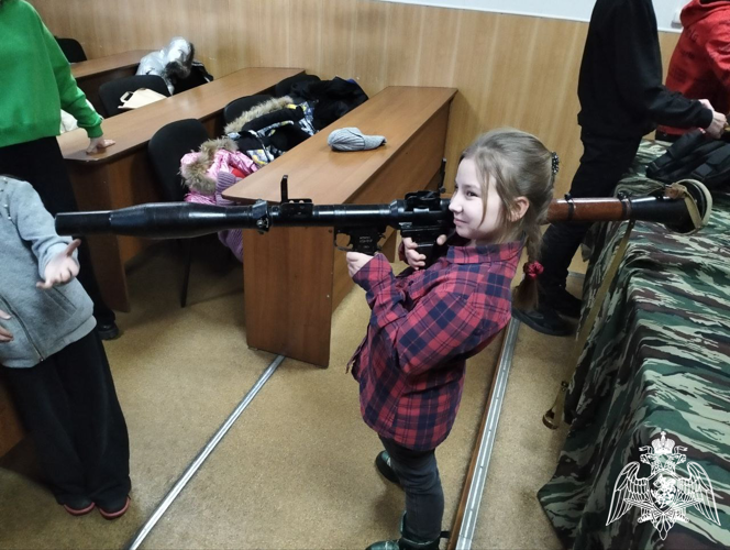 В Иванове сотрудники ОМОН «Спарта» Росгвардии открыли свои двери для детей