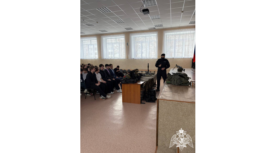Ивановские спецназовцы провели "Урок мужества" для учеников школы № 4 г. Иваново 