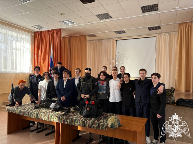 Ивановские спецназовцы провели "Урок мужества" для учеников школы № 4 г. Иваново 