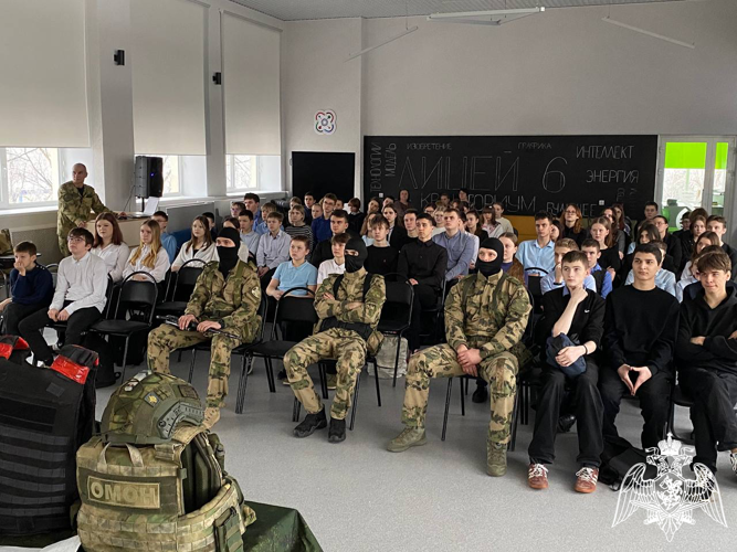 Сотрудники ОМОН "Спарта" провели "Урок мужества"  для школьников в Иванове