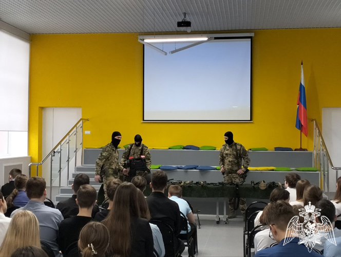 Сотрудники ОМОН "Спарта" провели "Урок мужества"  для школьников в Иванове
