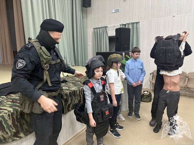 В преддверии Дня защитника Отечества дети из Новоталицкой школы подготовили поздравительные послания бойцам спецназа