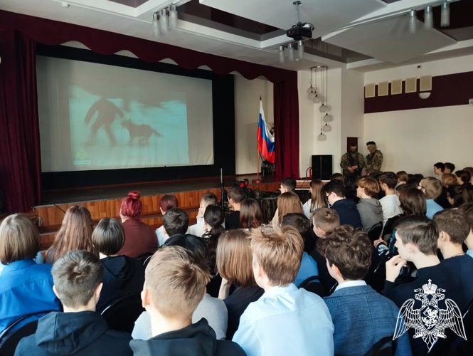 Сотрудники ОМОН "Спарта" провели урок патриотического воспитания для школьников в Иванове