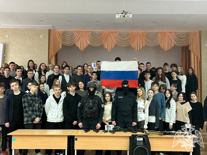 Уроки мужества провели в ивановских гимназиях офицеры спецподразделения Росгвардии