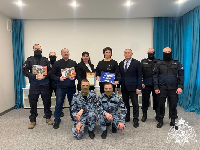 Бойцы ОМОН "Спарта" провели Урок Мужества «Своими делами славь Отечество» для детей