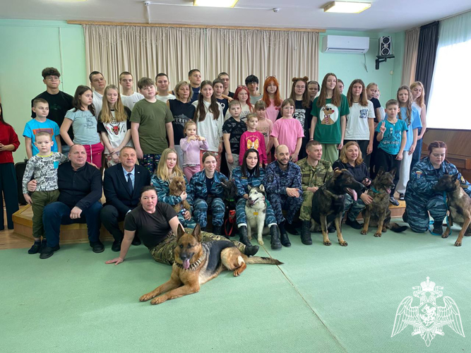 Бойцы ОМОН "Спарта" провели Урок Мужества «Своими делами славь Отечество» для детей