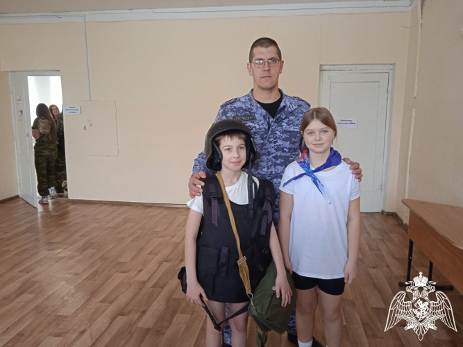 Офицер Росгвардии принял участие в судействе в "Зарничке-2025" в городе Пучеж Ивановской области