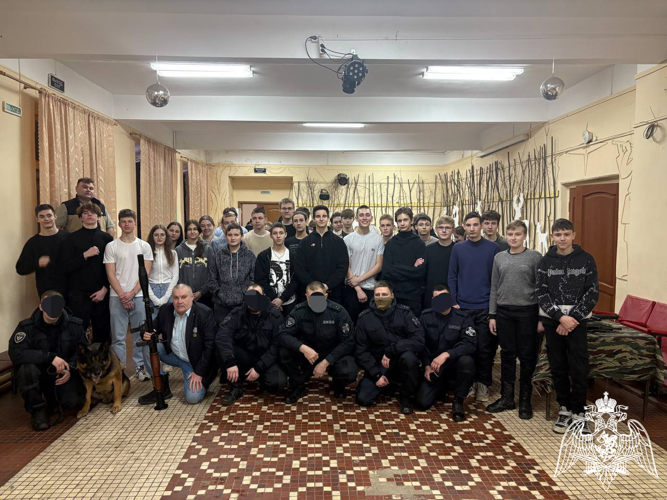 Бойцы ОМОН «Спарта» рассказали о своей профессии старшеклассникам в Вичуге