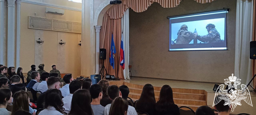 Офицеры СОБР "Сумрак" провели урок патриотической направленности для учащихся гимназии № 23 г. Иваново