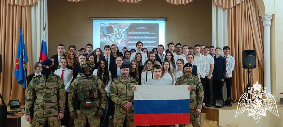 Офицеры СОБР "Сумрак" провели урок патриотической направленности для учащихся гимназии № 23 г. Иваново
