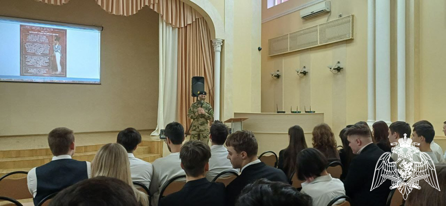 Офицеры СОБР "Сумрак" провели урок патриотической направленности для учащихся гимназии № 23 г. Иваново