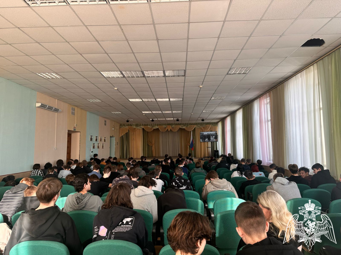 Офицер Росгвардии побывал в гостях у студентов Промышленно-экономического колледжа в Иванове