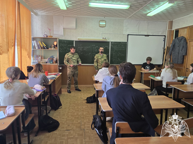 В Иванове представители Росгвардии продолжают знакомить учащихся образовательных заведений с ведомственными ВУЗами