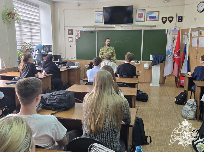 В Иванове представители Росгвардии продолжают знакомить учащихся образовательных заведений с ведомственными ВУЗами