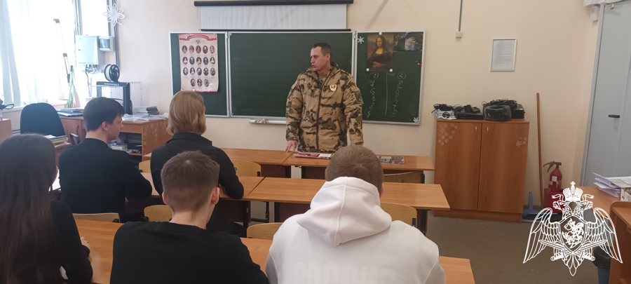 Инспектор ВАИ Росгвардии провел уроки безопасности для ивановских школьников