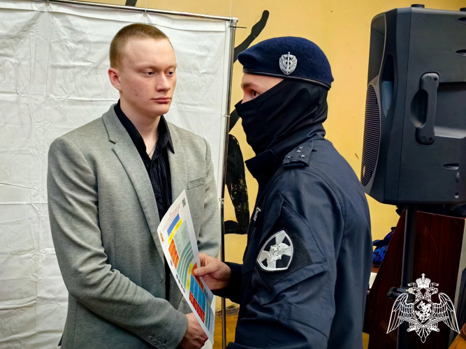 Росгвардейцы знакомят ивановских школьников с военными институтами ведомства