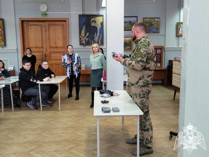 Бойцы СОБР рассказали ивановским студентам о работе БПЛА