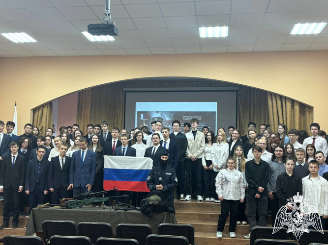 Офицер СОБР рассказал ивановским школьникам о службе в спецподразделении