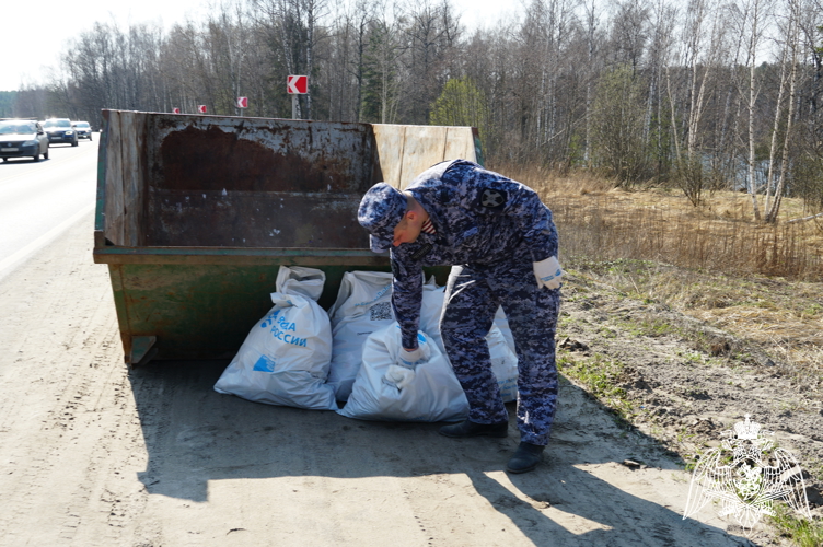 В Иванове росгвардейцы присоединились к масштабному субботнику