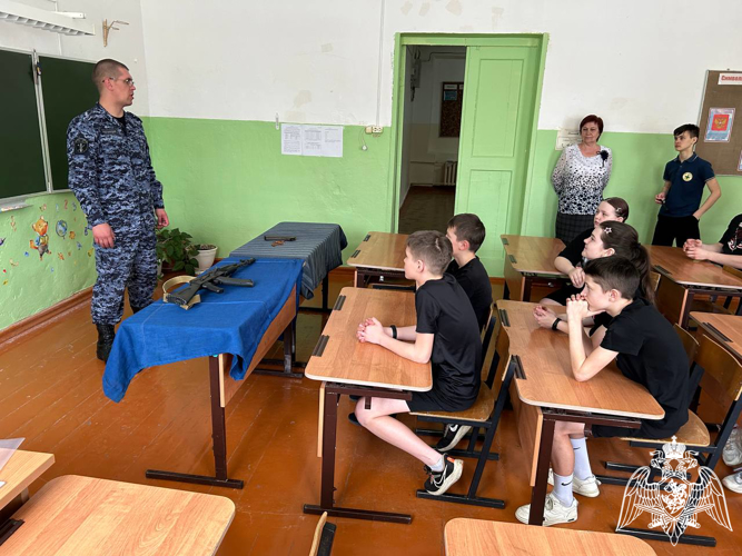 Офицер Росгвардии  оценил команды в муниципальном этапе военно-спортивной игры «Зарница 2.0» в Пучеже