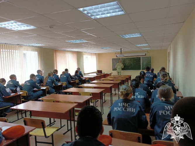 Представитель Росгвардии встретился с курсантами Ивановской пожарно-спасательной академии