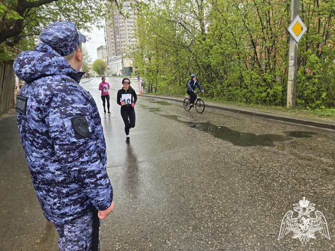 Сотрудники Росгвардии приняли участие в обеспечении безопасности легкоатлетической эстафеты в Иванове