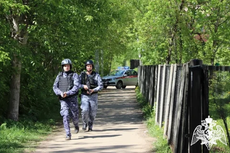 Сотрудники Росгвардии напоминают жителям Ивановской области, как обезопасить свое жилье в период летних отпусков