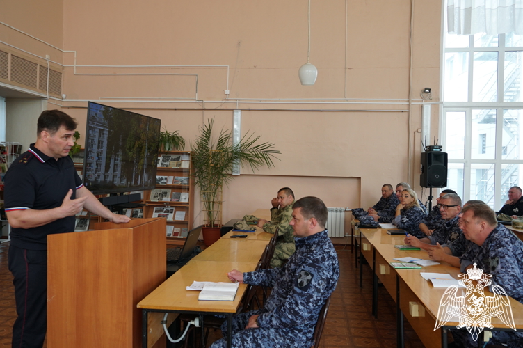 В Иванове для личного состава Росгвардии  выступили представители УМВД области и духовенства 