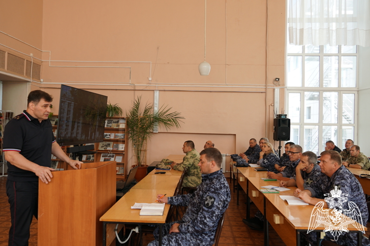 В Иванове для личного состава Росгвардии  выступили представители УМВД области и духовенства 
