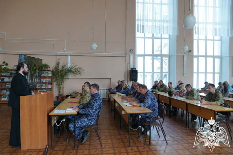 В Иванове для личного состава Росгвардии  выступили представители УМВД области и духовенства 