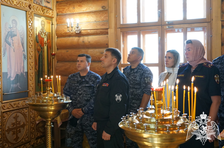 В День Крещения Руси сотрудники ивановской Рогвардии приняли участие в богослужении, посвященном небесному покровителю войск национальной гвардии