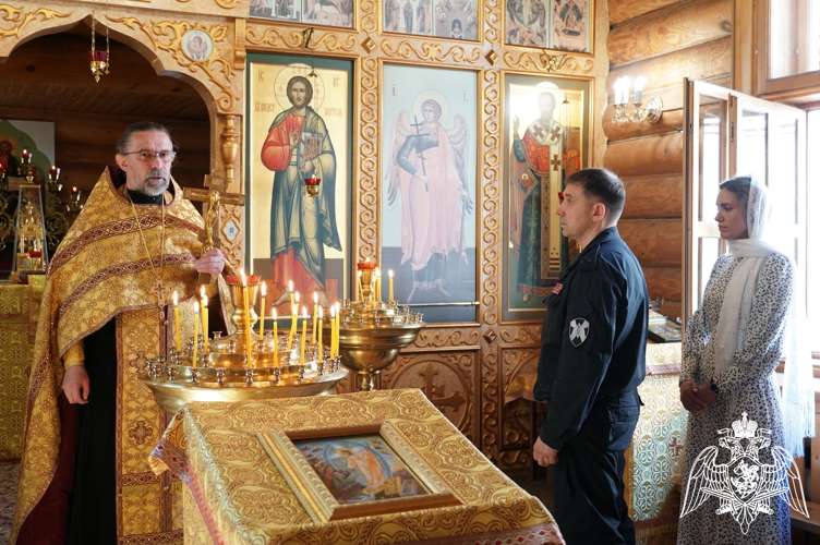 В День Крещения Руси сотрудники ивановской Рогвардии приняли участие в богослужении, посвященном небесному покровителю войск национальной гвардии