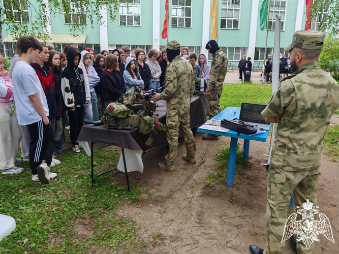 Представители ивановского спецназа Росгвардии приняли  участие в проведении Всероссийской ярмарки вакансий "Работа России. Время возможностей"