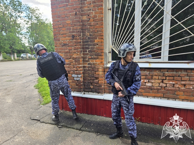 В Иванове сотрудники Росгвардии приняли участие во всероссийских учениях по антитеррористической защищенности объектов образования