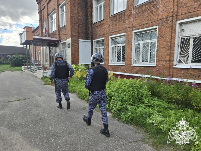 В Иванове сотрудники Росгвардии приняли участие во всероссийских учениях по антитеррористической защищенности объектов образования