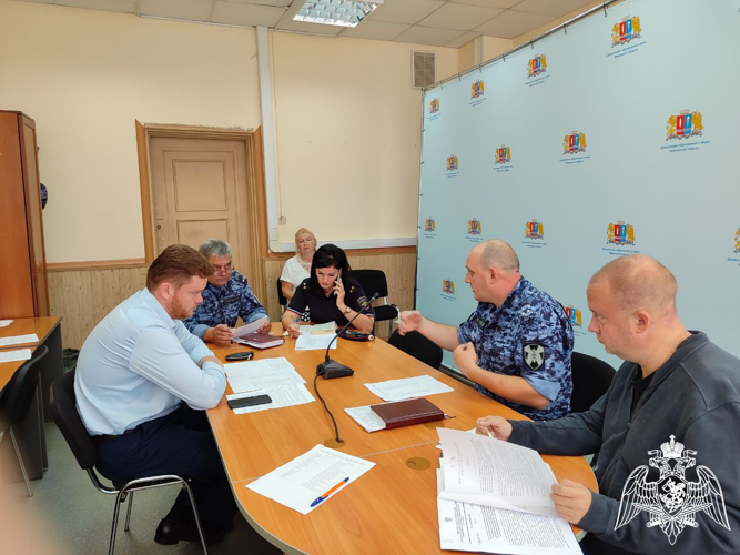 В Иванове сотрудник Росгвардии рассказал как действовать при совершении (угрозе совершения) преступлений террористической направленности
