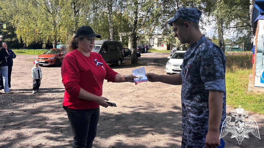 В Пучеже сотрудник Росгвардии провел мероприятие с детьми ко Дню Государственного флага Российской Федерации
