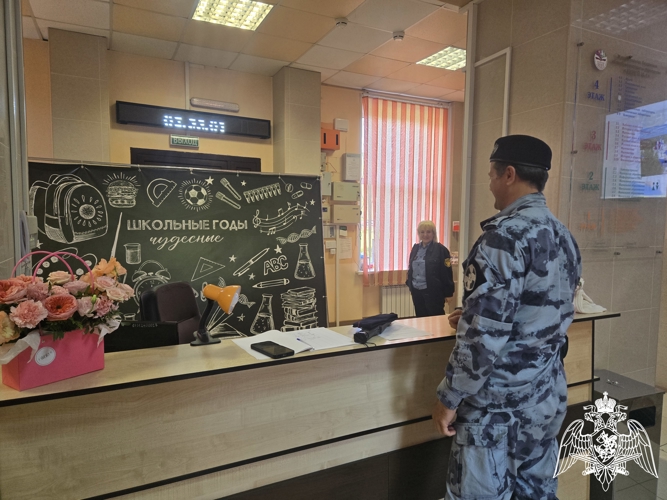 В Иванове сотрудники Росгвардии охраняли общественный порядок в День знаний