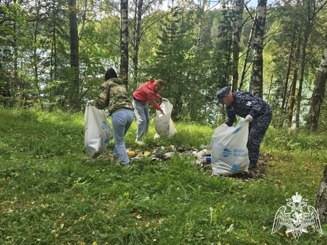 Росгвардейцы приняли участие во Всероссийском экологическом субботнике «Зеленая Россия» в Иванове