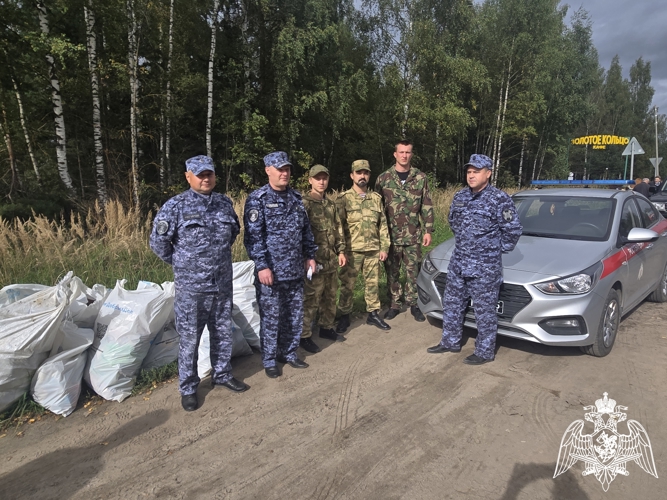 Росгвардейцы приняли участие во Всероссийском экологическом субботнике «Зеленая Россия» в Иванове